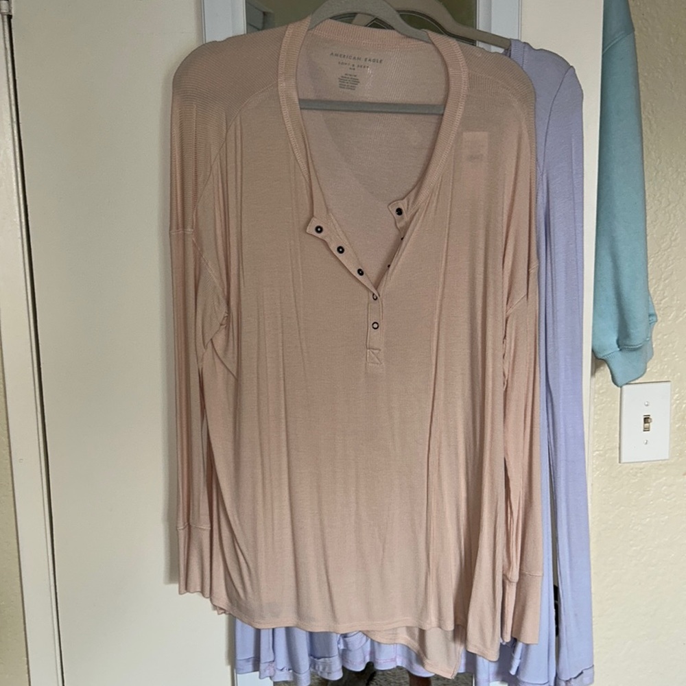 Brand new AE soft and sexy long sleeve ribbed tshirt size M.